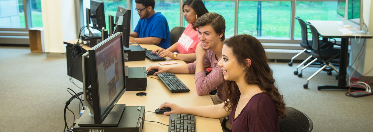 Cabrini students in the Center for Teaching and Learning computer lab