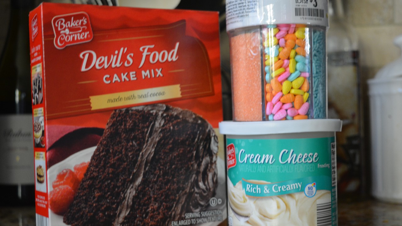 Ingredients to bake and decorate your cupcakes/cake