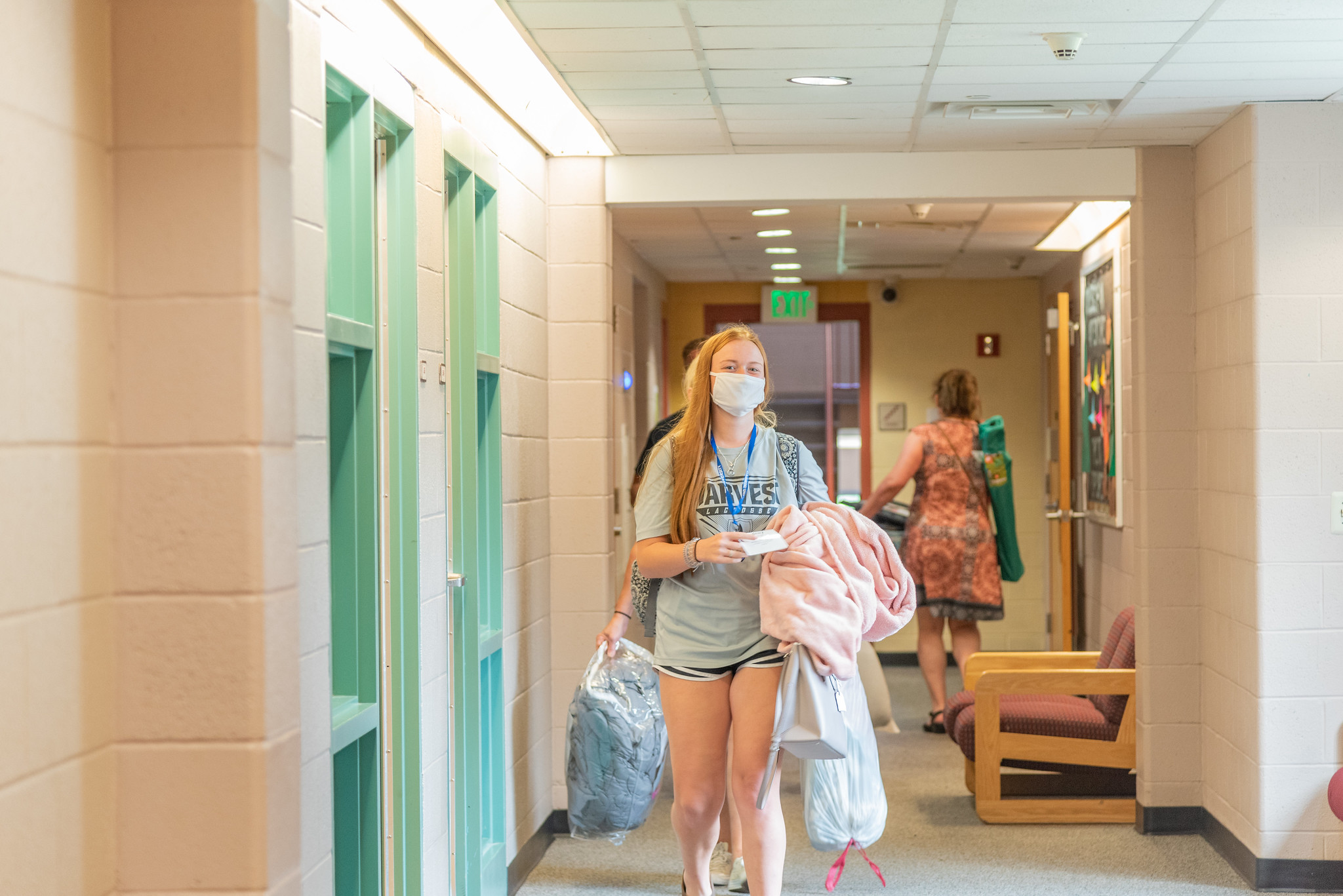 Student moves into hall.